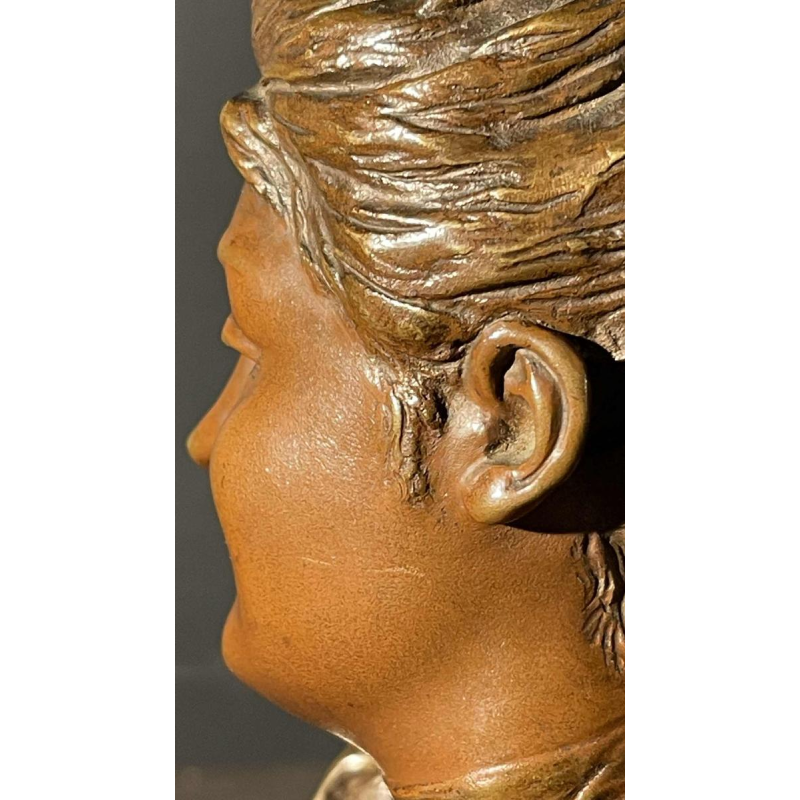 Victor Bruyneel "Elegant Woman" Sculpture Art Nouveau bronze bust, ca 1900