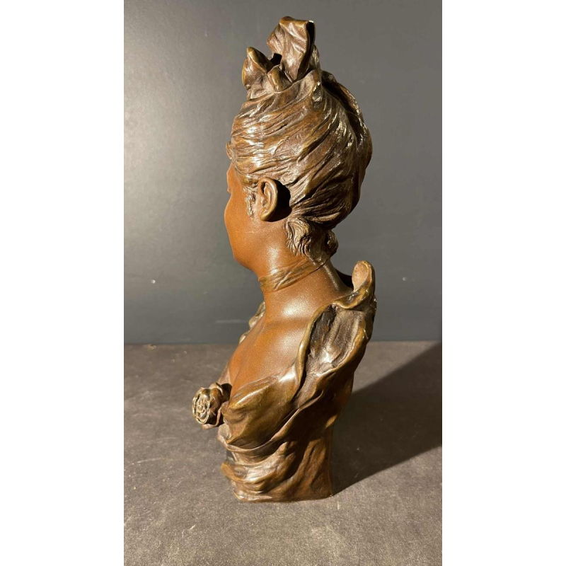 Victor Bruyneel "Elegant Woman" Sculpture Art Nouveau bronze bust, ca 1900
