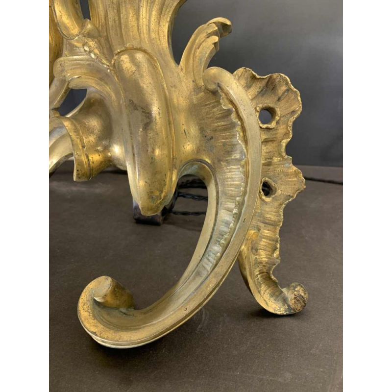 Paar grote Louis XV Rocaille Chenets-lampen, verguld verguld brons, 18e eeuw