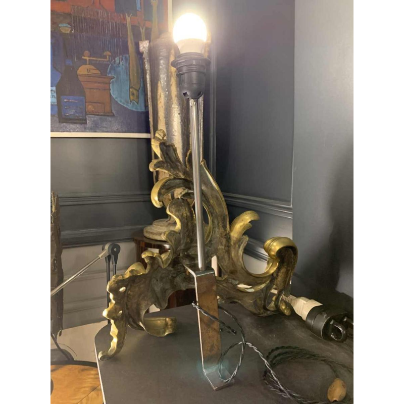 Paar grote Louis XV Rocaille Chenets-lampen, verguld verguld brons, 18e eeuw