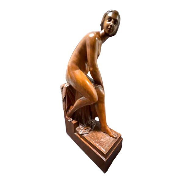 Auguste Guénot "Jonge vrouw in bad" sculptuur / houtsnijwerk