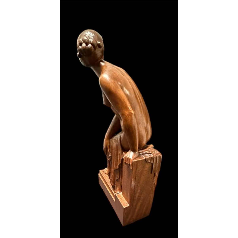 Auguste Guénot "Jonge vrouw in bad" sculptuur / houtsnijwerk