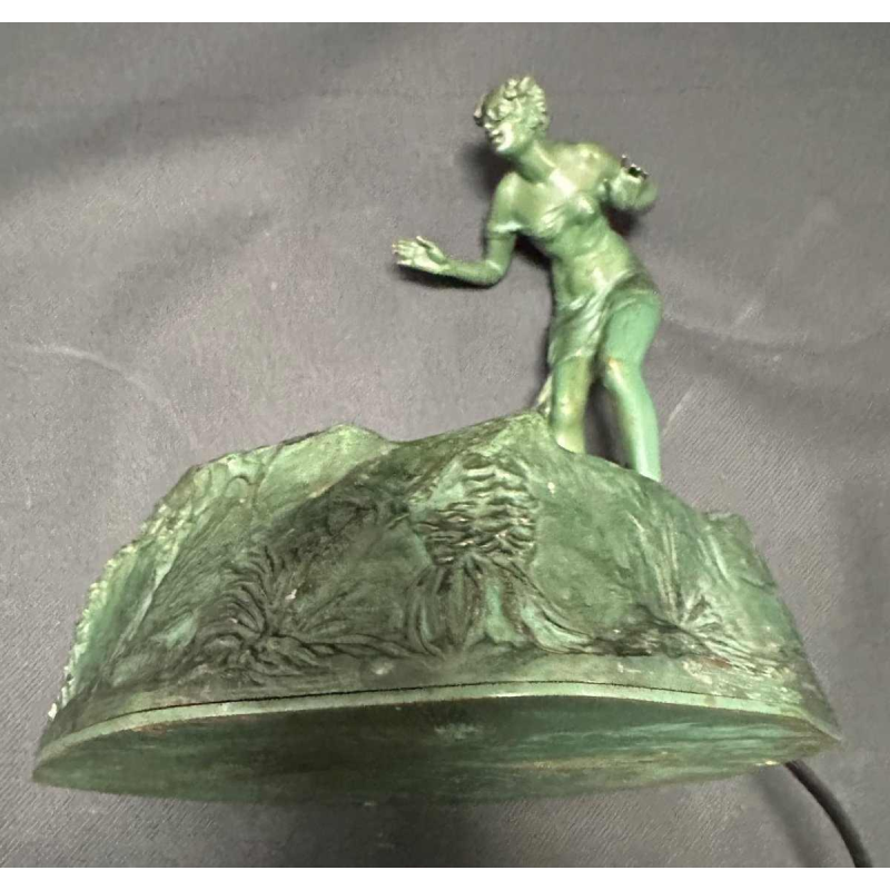 Jong meisje voor het Etang ondertekende Salât voor Bruno Zach