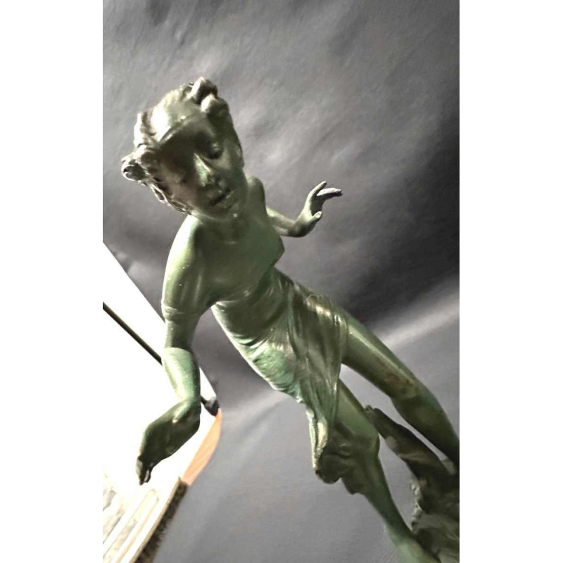 Jong meisje voor het Etang ondertekende Salât voor Bruno Zach