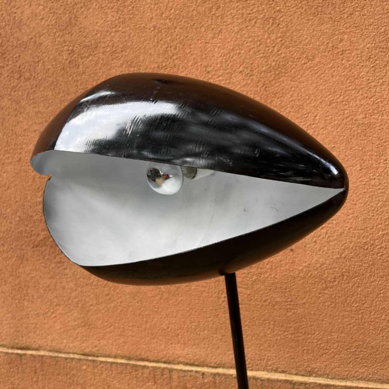 INDIA MAHDAVI 'FANTOMAS' Paar lampen / staande lampen, Oogbol ontwerp, zwart gelakt staal, ca 1990