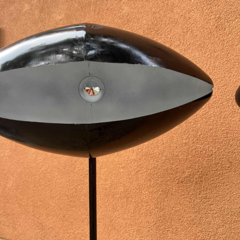 INDIA MAHDAVI 'FANTOMAS' Paire de lampes / lampadaires, Design Eye-ball, acier laqué noir, ca 1990