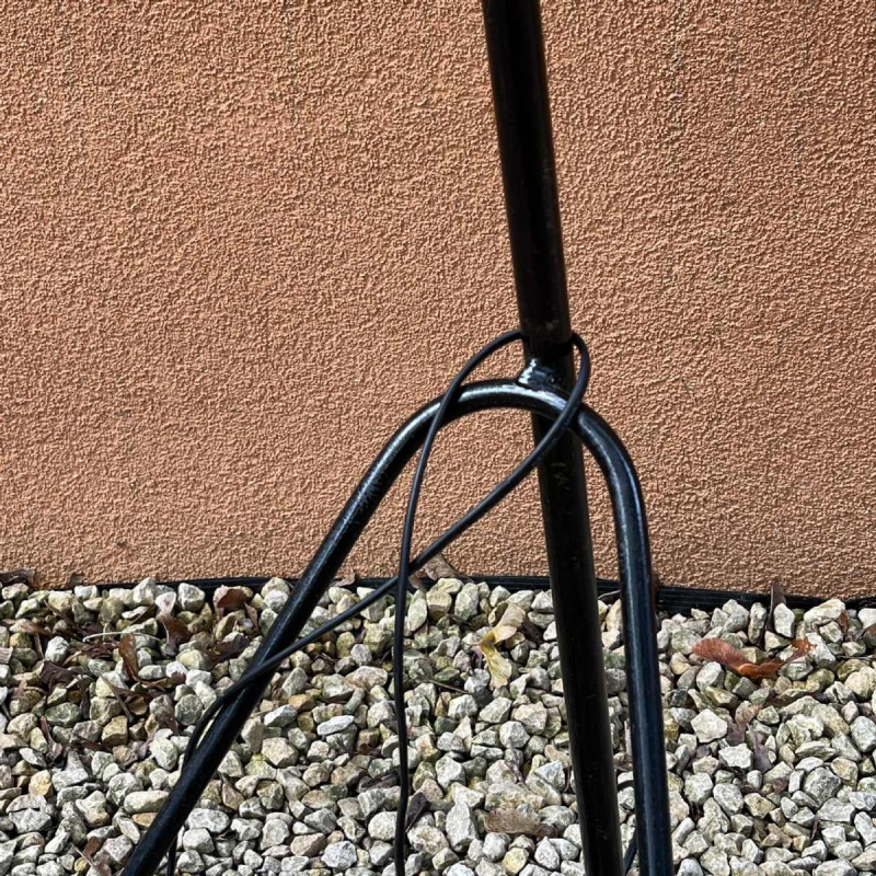 INDIA MAHDAVI 'FANTOMAS' Pair of lamps / floor lamps, Eye-ball design, black lacquered steel, ca 1990