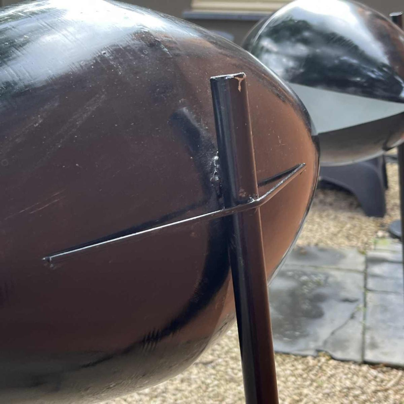 INDIA MAHDAVI 'FANTOMAS' Pair of lamps / floor lamps, Eye-ball design, black lacquered steel, ca 1990