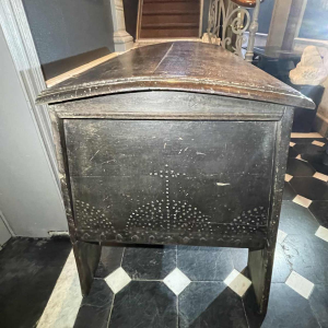 Eikenhouten kruidenkastje op pootjes 18e eeuw eigendom van Johan Eckerman