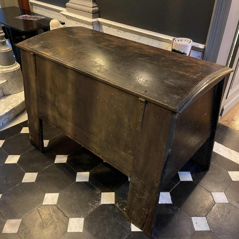 Coffre à épices en chêne sur pieds du 18e`me siècle appartenant à Johan Eckerman