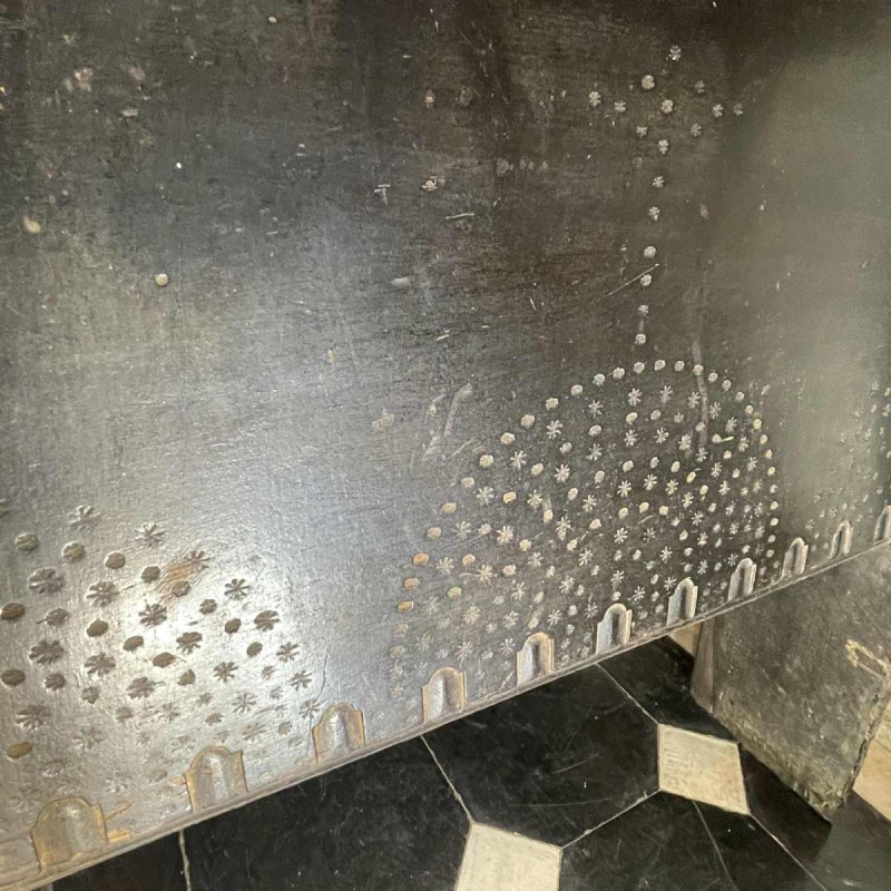 Eikenhouten kruidenkastje op pootjes 18e eeuw eigendom van Johan Eckerman