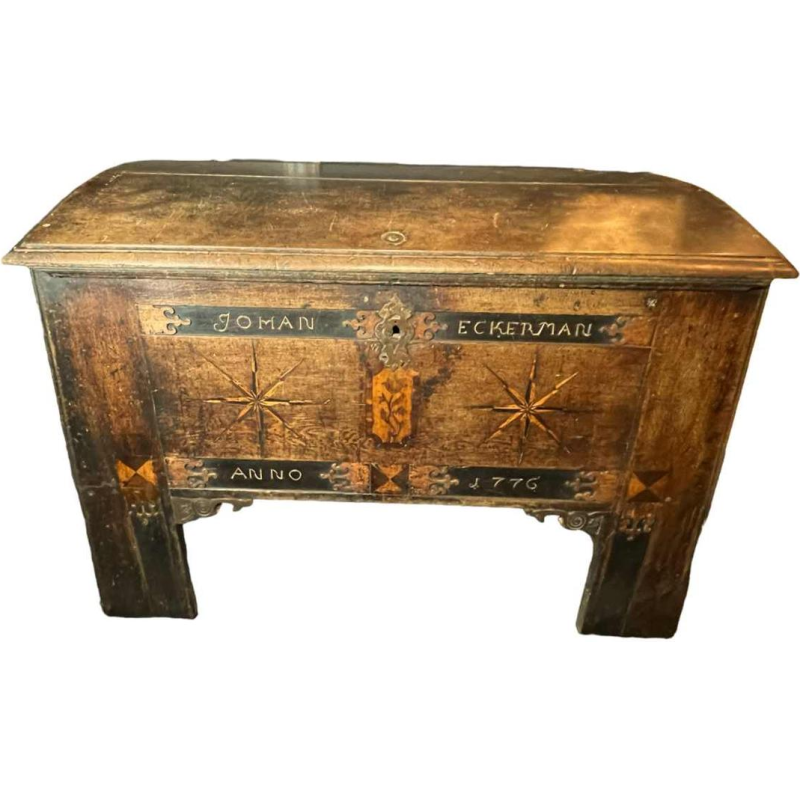 Coffre à épices en chêne sur pieds du 18e`me siècle appartenant à Johan Eckerman