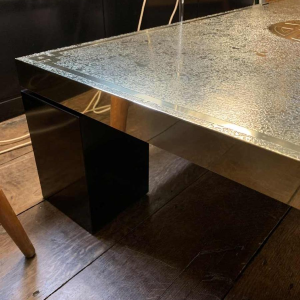 RICCO D, Table basse Mid-Century en laiton gravé oxydé, Design belge 1970s,