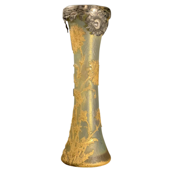 DAUM NANCY, vase diabolo MARGUERITES dÃ©gagÃ© acide, rehaut or et argent 1910