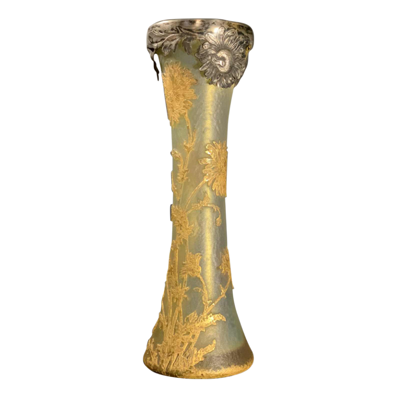 DAUM NANCY, vase diabolo MARGUERITES dÃ©gagÃ© acide, rehaut or et argent 1910
