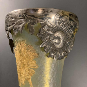 DAUM NANCY " DAISIES " diabolo vase, acid free, gold and silver enhanced 1910
