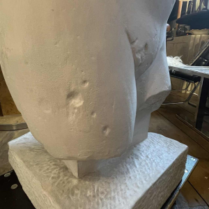 LOLA DI VITO *Grote studio gips* sculptuur buste van vrouw, uniek stuk