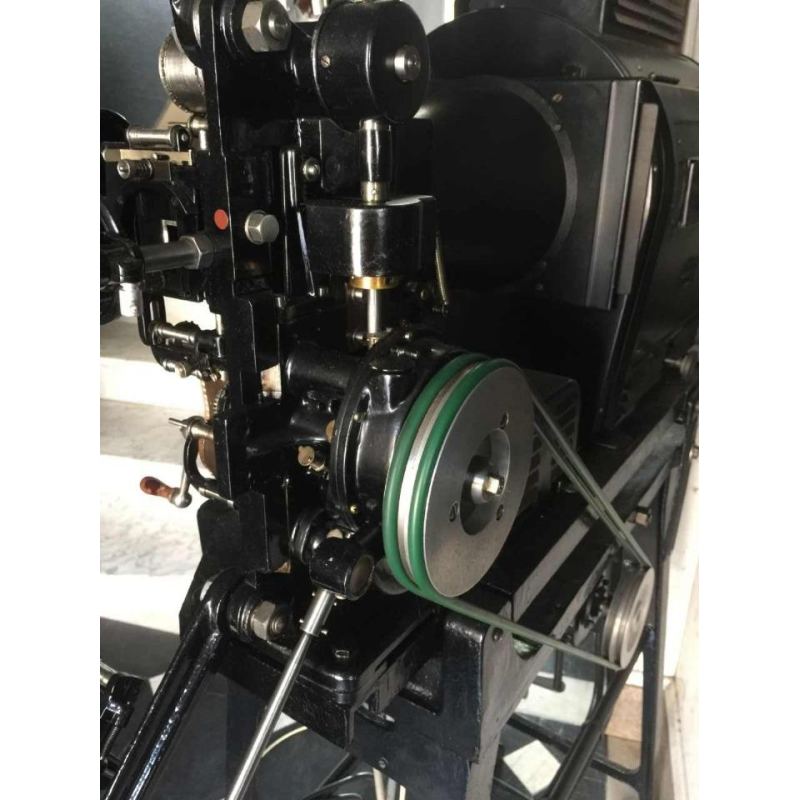 Paire de grands projecteurs sonores de cinema 35mm / film Zeiss IKON A.G., circa 1935