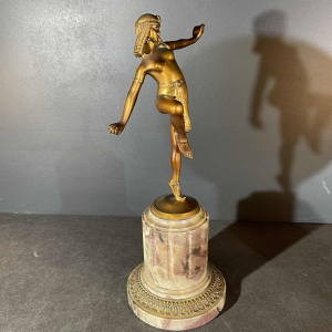 ALONZO, Egyptische danseres Cleopatra sculptuur Art Deco naakte vrouw brons 1920