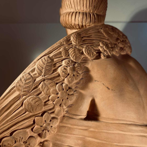 JOE DESCOMPS CORMIER 'Knielende naakte vrouw met draperie' Art Deco terracotta sculptuur, ca. 1910