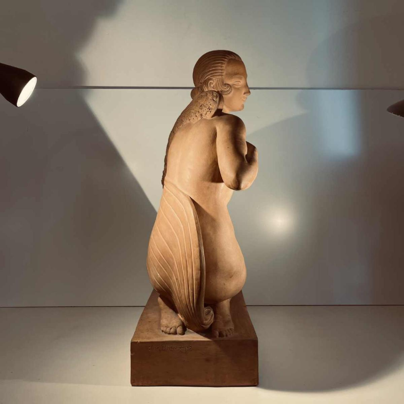 JOE DESCOMPS CORMIER 'Knielende naakte vrouw met draperie' Art Deco terracotta sculptuur, ca. 1910