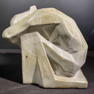 ANGELO HECQ pour ROGER GUERIN 'Femme nue assoupie' sculpture cubiste blanche ben grès salé grand feu, ca 1930