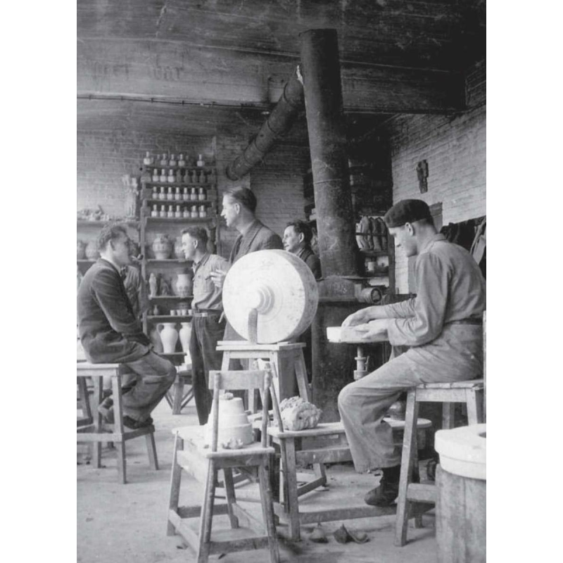 BEESEL TERRACO DRAAK Sint Joris, Sculpture en Grès, Centaure et Putti, ca 1940