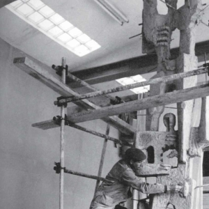 BEESEL TERRACO DRAAK Sint Joris, Sculpture en Grès, Centaure et Putti, ca 1940