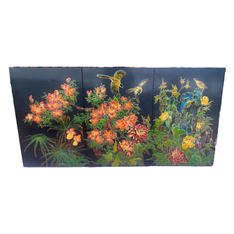 Drie grote geëmailleerde vintage plaquettes, vogels en bloemen decor, 1980s