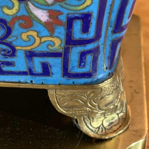 Paar Cloisonné geëmailleerde bronzen plantenbakken / lampen, China Qing Dynasty