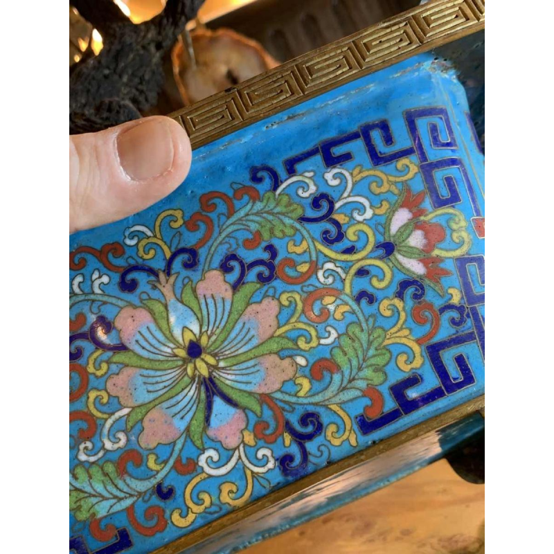 Paar Cloisonné geëmailleerde bronzen plantenbakken / lampen, China Qing Dynasty