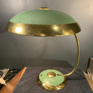 HELO LEUCHTEN, gouden en gelakte Art Deco bureau / Tafel lamp / BAUHAUS, 1930