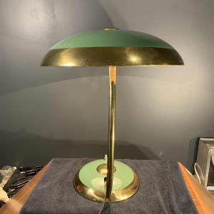 HELO LEUCHTEN, gouden en gelakte Art Deco bureau / Tafel lamp / BAUHAUS, 1930