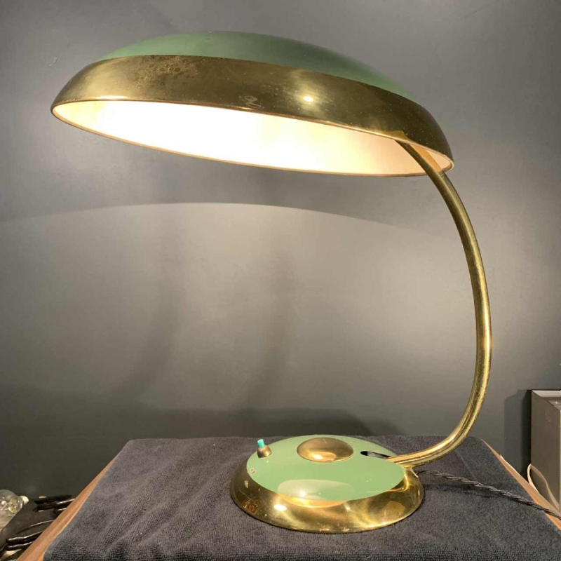 HELO LEUCHTEN, gouden en gelakte Art Deco bureau / Tafel lamp / BAUHAUS, 1930