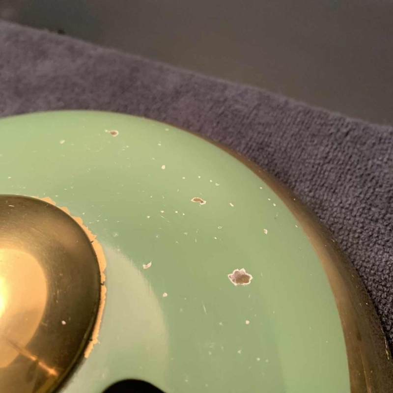 HELO LEUCHTEN, gouden en gelakte Art Deco bureau / Tafel lamp / BAUHAUS, 1930