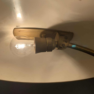 HELO LEUCHTEN, gouden en gelakte Art Deco bureau / Tafel lamp / BAUHAUS, 1930