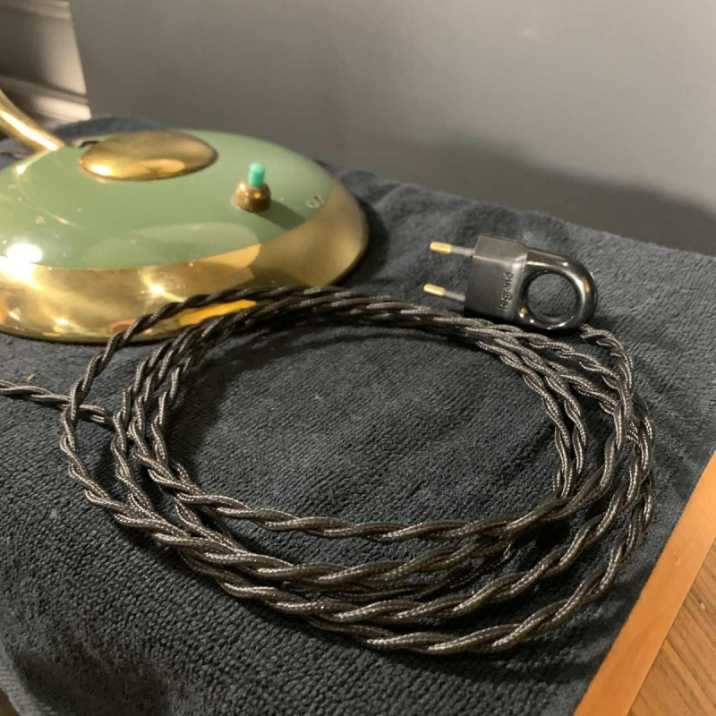 HELO LEUCHTEN, gouden en gelakte Art Deco bureau / Tafel lamp / BAUHAUS, 1930