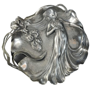 WMF "Femme aux iris" N°290 plateau ajoure´ Art Nouveau, me´tal argente´, ca 1906
