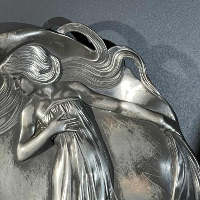 WMF "Vrouw met irissen" N°290 Art Nouveau opengewerkt verzilverd dienblad, ca 1906