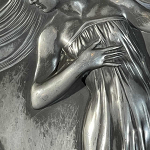 WMF "Femme aux iris" N°290 plateau ajoure´ Art Nouveau, me´tal argente´, ca 1906