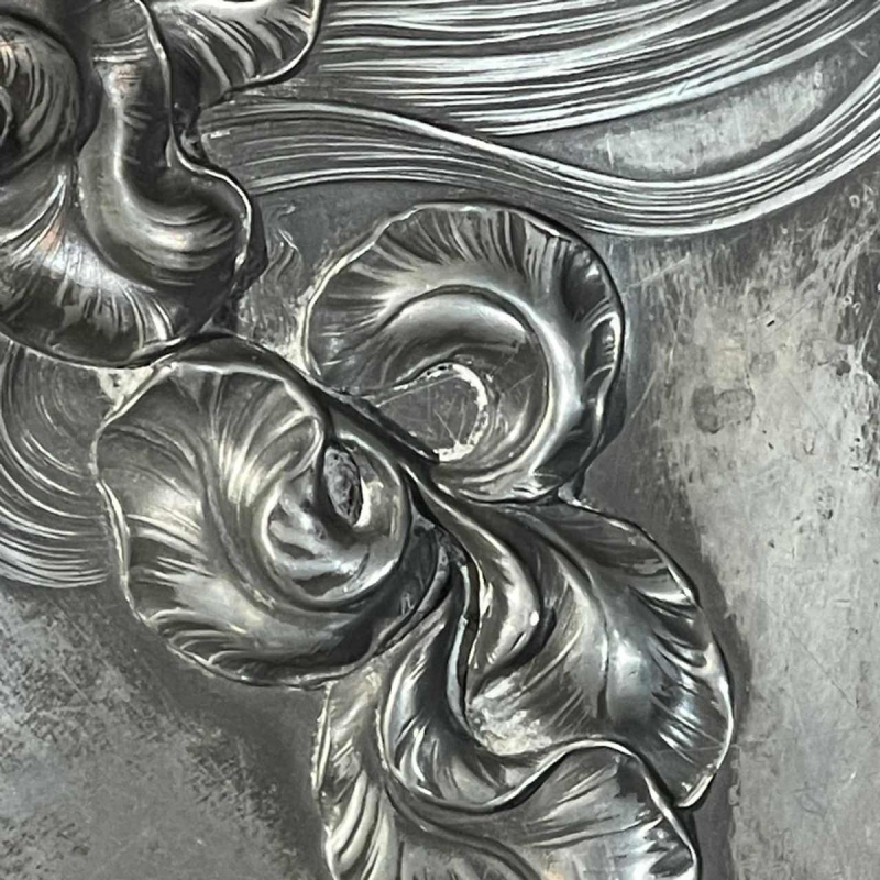 WMF "Femme aux iris" N°290 plateau ajoure´ Art Nouveau, me´tal argente´, ca 1906