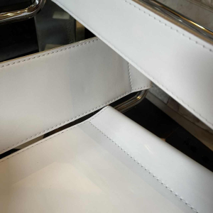 MARCEL BREUER voor GAVINA, "WASSILY B3" Paar Armstoelen van leer en staal