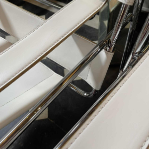 MARCEL BREUER pour GAVINA, " WASSILY B3 " Paire de Fauteuils Cuir et Acier