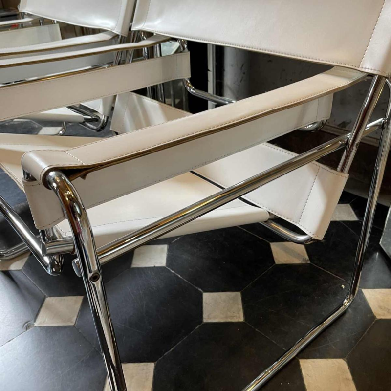 MARCEL BREUER pour GAVINA, " WASSILY B3 " Paire de Fauteuils Cuir et Acier