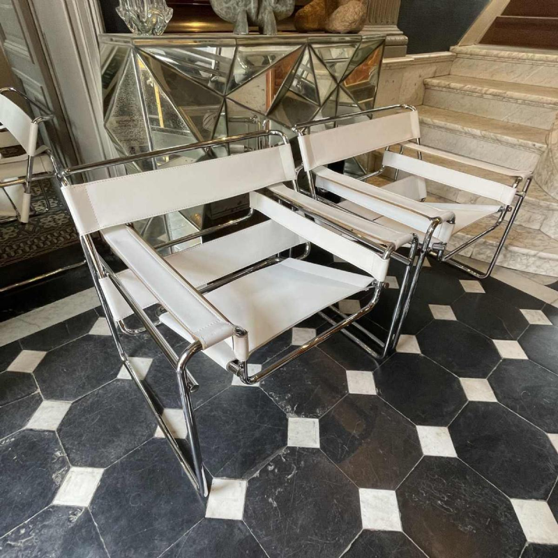 MARCEL BREUER voor GAVINA, "WASSILY B3" Paar Armstoelen van leer en staal