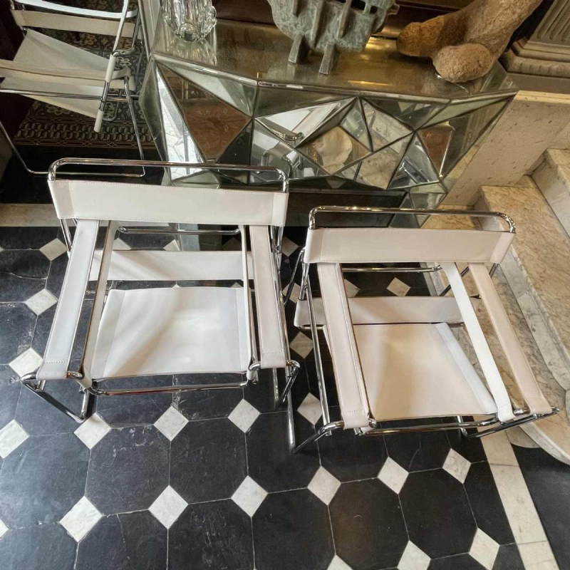 MARCEL BREUER pour GAVINA, " WASSILY B3 " Paire de Fauteuils Cuir et Acier