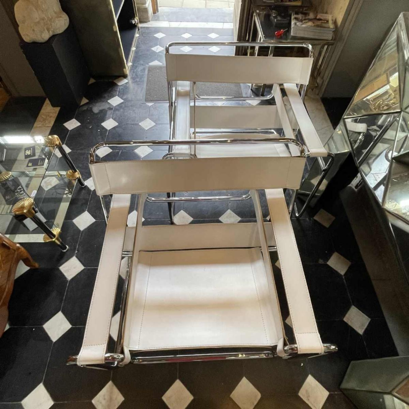 MARCEL BREUER pour GAVINA, " WASSILY B3 " Paire de Fauteuils Cuir et Acier