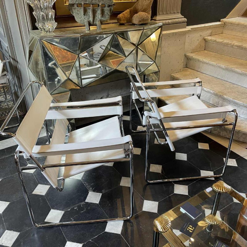 MARCEL BREUER pour GAVINA, " WASSILY B3 " Paire de Fauteuils Cuir et Acier