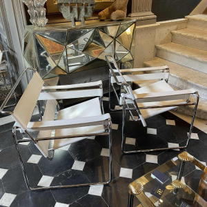 MARCEL BREUER pour GAVINA, " WASSILY B3 " Paire de Fauteuils Cuir et Acier