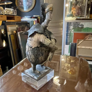 KLARA REYNDERS 'De krijger' keramische sculptuur, email en verguldsel, circa 1987